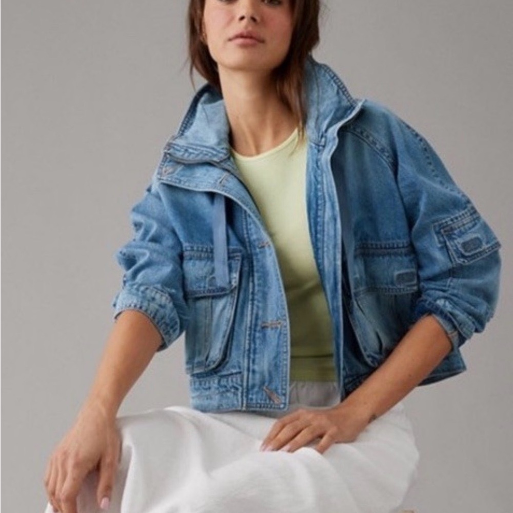 American Eagle Dreamy Drape stretch Cargo cropped Jean Jacket - Picture 2 of 5